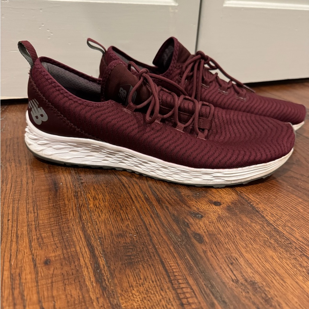 New Balance Men's Maroon Sneakers